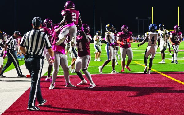 Long Beach Upsets Gautier 16-14 to Win Region Game
